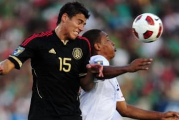 Con la Selección Mexicana Sub 17 logró la Copa del Mundo Sub 17, posteriormente debutaría con la absoluta del Tricolor, donde ha ganado dos veces la Copa Oro. Además, defendió la casa verde en los Mundiales de Sudáfrica y Brasil.