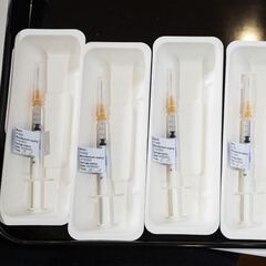 Pfizer explica por qué prefirieron hacer una vacuna menos potente contra la COVID-19