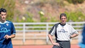 <b>CAUTO. </b>Arconada no quiere euforias en el equipo, a pesar de ocupar el primer puesto de Segunda.