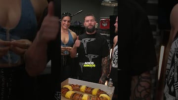 ¡WWE a la mexicana! Sus estrellas parten la Rosca de Reyes y les tocará pagar tamales