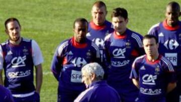 Estampida de patrocinadores ante la crisis de los 'bleus'