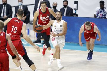 El argentino acab¨® con 20 puntos, 4 asistencias y 5 robos ante el Manresa y se fue ovacionado por sus compa?eros. Se despide a lo grande dejando al Real Madrid invicto.