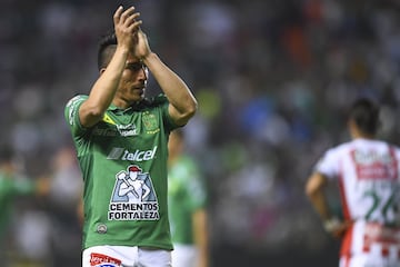 'La Fiera' no cree en nadie y venció 2-1 al Necaxa. Sin ser tan espectaculares, a los de Ignacio Ambriz les alcanzó para llevarse las tres unidades y ser líder de la competencia. Con su décima victoria la hilo, el León empató el récord de triunfos en la historia del fútbol mexicano profesional, el cual ahora comparte con el Cruz Azul de la temporada 1971-72.