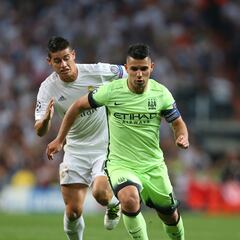 Falcioni bromea con la posibilidad de juntar a James y Agüero en Banfield