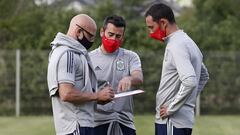 Luis de la Fuente, durante un entrenamiento de la Selecci&oacute;n Espa&ntilde;ola Sub-21, equipo que finalmente jugar&aacute; contra Lituania.
 
 