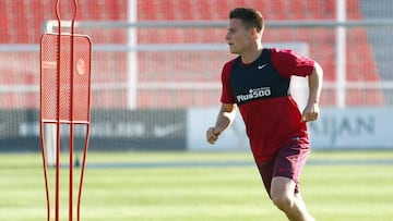 Gameiro se retira a los 10 minutos y se perderá el derbi