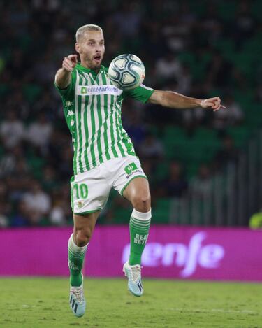 Aunque ha habido clásicos que han llevado el 6, tan maravillosos en su fútbol como el campeón de Copa Francisco Javier López, el santanderino gobierna ya en Heliópolis y se va a ganar el derecho a convertirse en referencia de este dorsal que viste desde la temporada pasada y que, a priori, no soltará en muchos años.