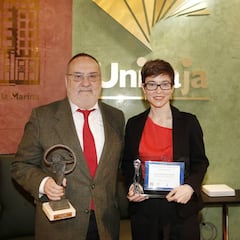 Reconocimiento a Alfredo Relaño en el premio Manuel Alcántara que gana Laura Marta Loriente
