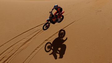 Rallying - Dakar Rally - Stage 11 - Shubaytah to Shubaytah - Saudi Arabia - January 16, 2025 Red Bull KTM Factory Racing's Daniel Sanders in action REUTERS/Hamad I Mohammed TPX IMAGES OF THE DAY