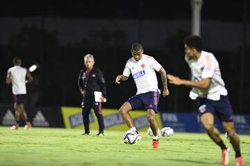 Wilmar Barrios buscando la profundidad de Luis Díaz para filtrarle un pase. El del Zenit está en óptimas condiciones físicas para el juego del jueves.