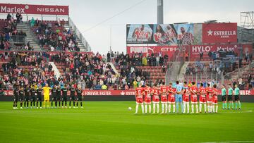 GIRONA, 02/11/2024.- Minuto de silencio guardado en memoria de las víctimas de la DANA antes del partido de la 12ª jornada de LaLiga que el Girona y el Leganés disputan este sábado en el estadio de Montilivi, en Girona. EFE/ David Borrat