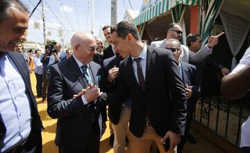 Los jugadores del Betis disfrutan en la Feria