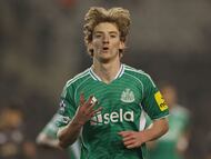 In Newcastle’s knockout-round playoff first leg against Qarabag, Anthony Gordon added his name to a select list of UCL players.