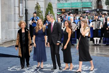 La Familia Real a su llegada al Teatro Campoamor.