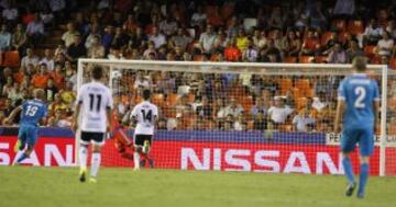 0-2. Hulk anotó el segundo gol.