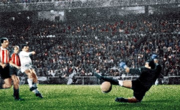 En la temporada de 1965/66 lleg¨® el gol 200 de manos de Ferenc Pusk¨¢s. El tanto se anot¨® en la vuelta de dieciseisavos ante el Feyenoord holand¨¦s. Fue el ¨²ltimo gol del h¨²ngaro en la Copa de Europa con la camiseta del Real Madrid.