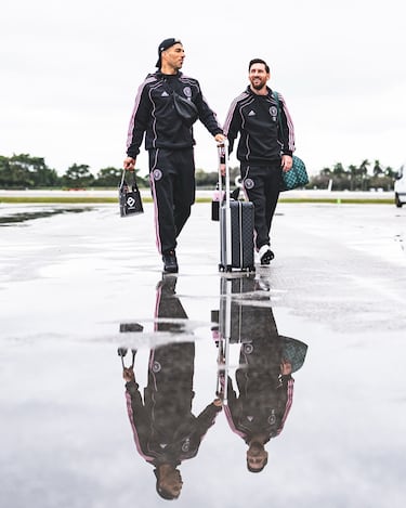Lionel Messi junto a Luis Suárez a su llegada al International Airport Jorge Chávez.