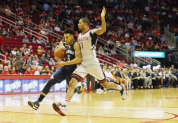 Courtney Lee y Trevor Ariza.