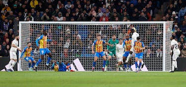 Puerta grande y enfermería