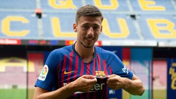 BarcelonaxAB's new player French defender Clement Lenglet poses with his new jersey during his official presentation at the Camp Nou stadium in Barcelona on July 13, 2018.
Clement Lenglet will join up with compatriots Samuel Umtiti and Gerard Pique