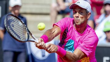 Bastad (Sweden), 21/07/2018.- Fernando Verdasco of Spain in action during his semifinal match against Fabio Fognini of Italy at the Swedish Open tennis tournament held in Bastad, Sweden, 21 July 2018. (Espa&ntilde;a, Tenis, Suecia, Italia) EFE/EPA/ADAM IH