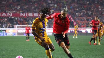 (L-R), Jhon Murillo of San Luis and Nicolas Diaz of Tijuana during the game Tijuana vs Atletico San Luis, corresponding to Round 12 of the Torneo Apertura 2023 of the Liga BBVA MX, at Caliente Stadium, on October 08, 2023.
<br><br>
(I-D), Jhon Murillo de San Luis y Nicolas Diaz de Tijuana durante el partido Tijuana vs Atletico San Luis, correspondiente a la Jornada 12 del Torneo Apertura 2023 de la Liga BBVA MX, en el Estadio Caliente, el 08 de Octubre de 2023.