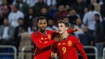 AMÁN (JORDANIA), 17/11/2022.- El delantero de España Pablo Martín "Gavi" celebra su gol con Ansu Fati (i), durante el encuentro amistoso entre las selecciones España y Jordania, este jueves en el Estadio Internacional de Amán, Jordania, antes del inicio de la Copa del Mundo Qatar 2022. EFE/Pablo García/RFEF SOLO USO EDITORIAL, SOLO DISPONIBLE PARA ILUSTRAR LA NOTICIA QUE ACOMPAÑA (CRÉDITO OBLIGATORIO)
