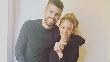 Gerard Piqu&eacute; apoya a Shakira en su mal momento y luce el mismo conjunto que la cantante.