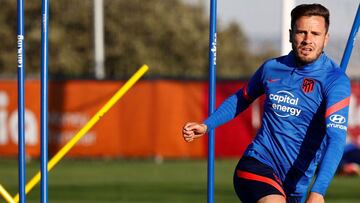 LOS ÁNGELES DE SAN RAFAEL (SEGOVIA), 13/07/2021.- El centrocampista del Atlético de Madrid Saúl Ñiguez entrena en la concentración de pretemporada del equipo en Los Ángeles de San Rafael, este martes. EFE/ Atletic