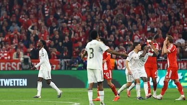 Soccer Football - UEFA Champions League - Quarter Final - Second Leg - Bayern Munich v Real Madrid - Allianz Arena, Munich, Germany - April 15, 2026 Real Madrid's Eduardo Camavinga reacts after being shown a red card as Vinicius Junior and Arda Guler react REUTERS/Kai Pfaffenbach