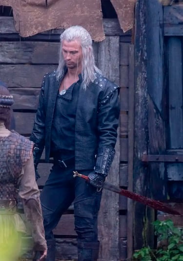 El nuevo traje de Geralt para la temporada 4 de 'The Witcher' indigna a los fans y hablan de “desgracia”