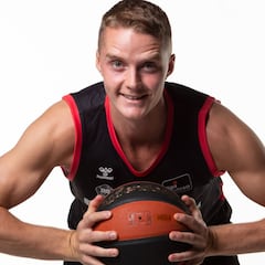 Hakanson escapa del calvario