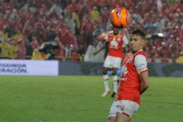 Después de dos años, el rojo ganó un clásico. Fue 2-1 con goles de Gómez y Arango.
