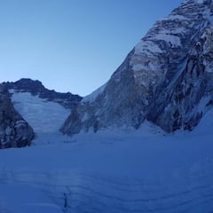 El Everest invernal de Alex Txikon se complica seriamente