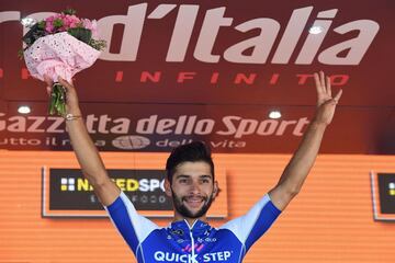 El ciclista del Quick Step Fernando Gaviria ganó la etapa 13 de la edición centenario del Giro de Italia y se convierte en el primer colombiano en ganar cuatro etapas en una vuelta grande.