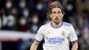 MADRID, SPAIN - FEBRUARY 06: Luka Modric of Real Madrid CF runs with the ball  during the LaLiga Santander match between Real Madrid CF and Granada CF at Estadio Santiago Bernabeu on February 06, 2022 in Madrid, Spain. (Photo by Diego Souto/Quality Sport 