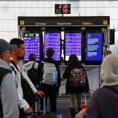 Una pasajera estaba esperando su vuelo cuando recibe una nota enigmática: su autor vuelve el caso viral