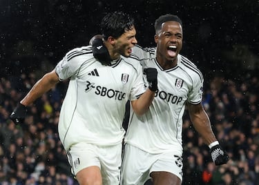 Raúl Jiménez, a la caza de Alexis Sánchez en Premier League