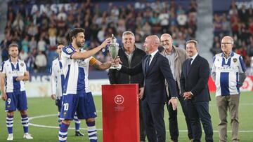 Iborra alza la Copa de la España Libre 86 años después