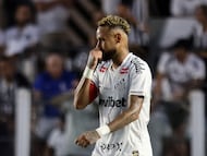 Soccer Football - Brasileiro Championship - Santos v Fluminense - Estadio Urbano Caldeira, Santos, Brazil - April 19, 2026 Santos' Neymar looks dejected after missing a chance to score REUTERS/Thiago Bernardes