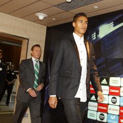 La renovación de Raphael Varane en imágenes