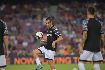 Pablo Muñoz, calentando en el Barça-Rayo de la primera jornada de Liga.