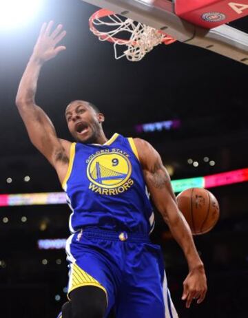 Andre Iguodala después de realizar un mate.