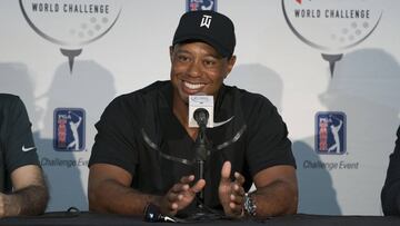 Tiger Woods atiende a los medios de comunicaci&oacute;n en la rueda de prensa previa al Hero World Challenge.