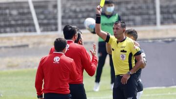 El duro informe arbitral que condena a Gustavo Quinteros