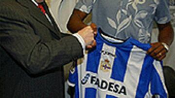 <b>YA ES BLANQUIAZUL.</b> Jorge Andrade fue presentado ayer.