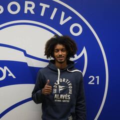 Tavares aterriza en Vitoria y sus espejos son Theo y Arnold