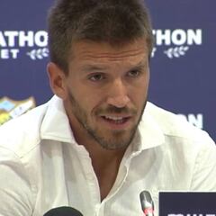 Camacho se despide llorando del Málaga: "Volveré"