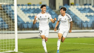 Jacobo Ortega (izquierda), del Real Madrid Castilla.