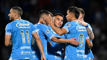 Cruz Azul's players celebrate after scoring during the Liga MX Clausura football match between Cruz Azul and Queretaro at Olimpico Universitario stadium in Mexico City on February 23, 2025. (Photo by Alfredo ESTRELLA / AFP)